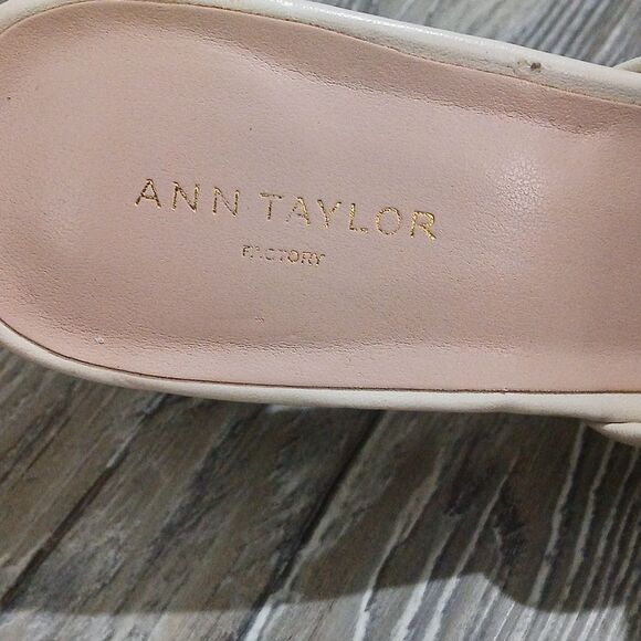 Ann Taylor Factory light beige cross over strap block heel sandals Sz 8.5 EUC - Picture 6 of 9
